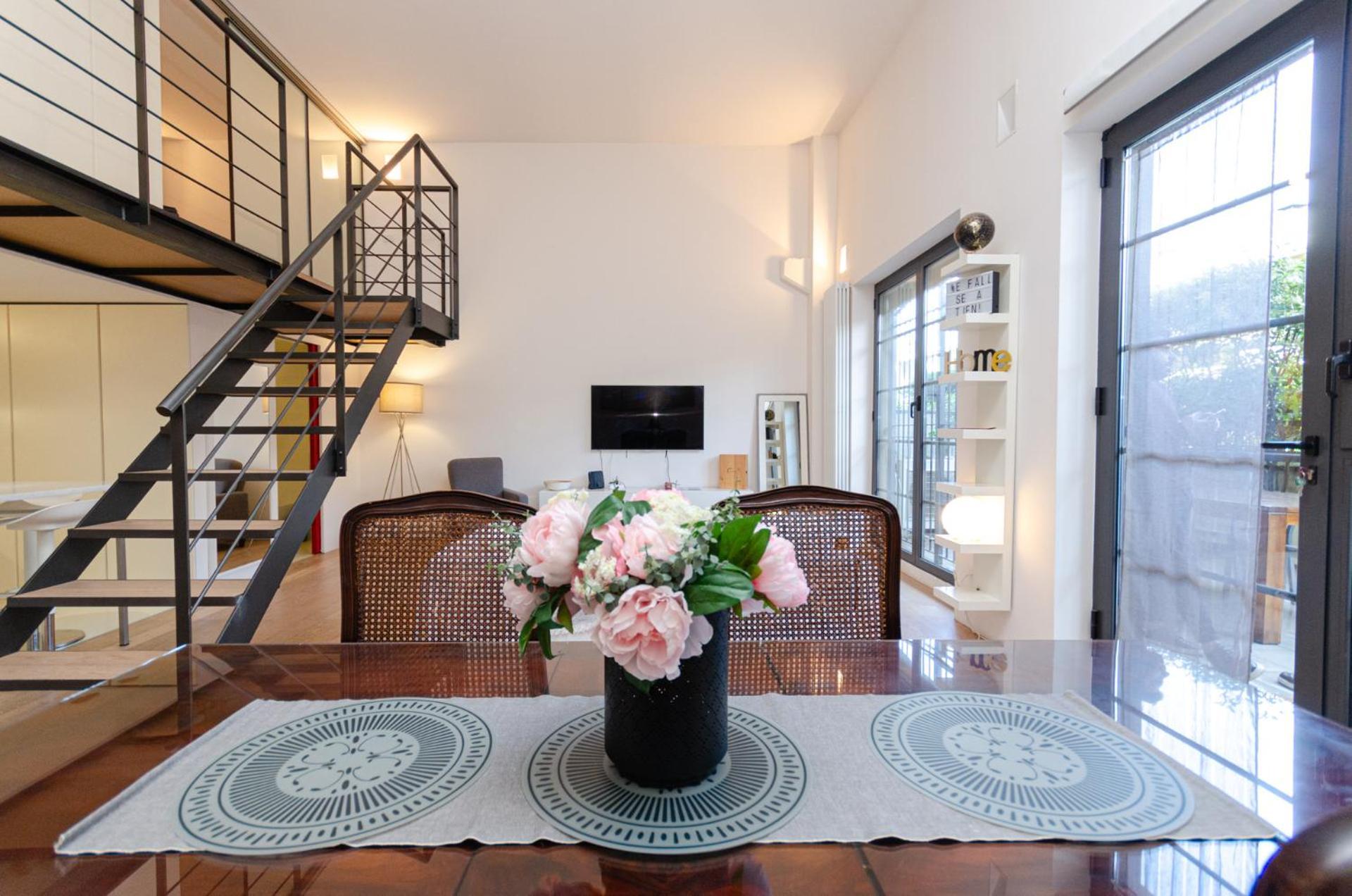Apartamento Vivimihome Loft Su Due Livelli Con Terrazzo Milão